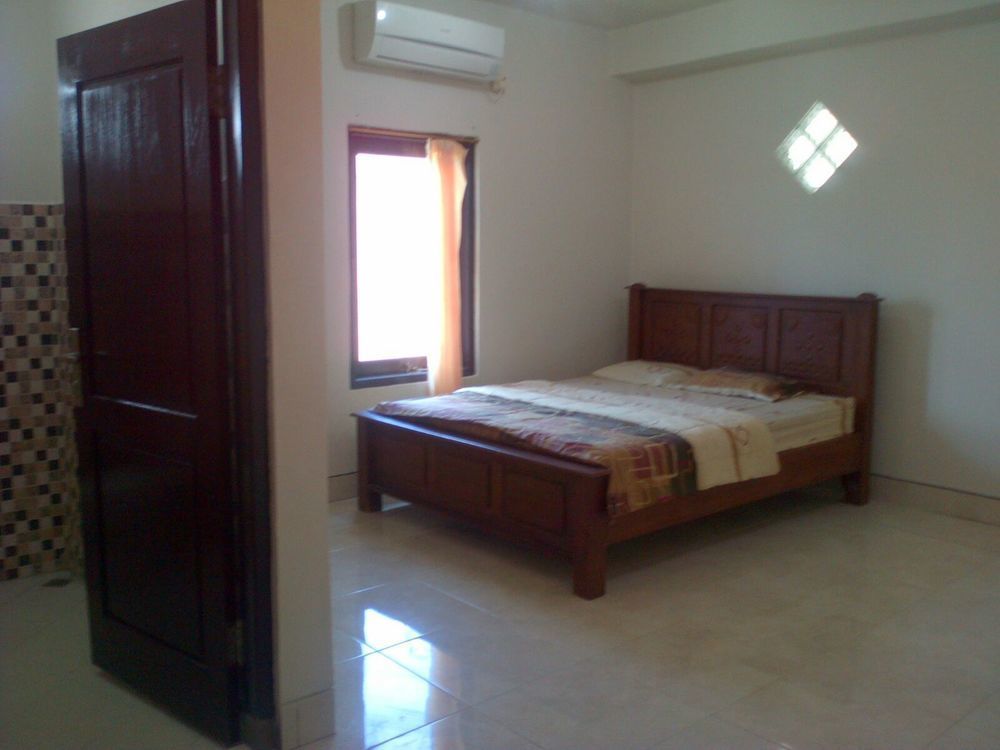Oyo 586 Hotel Wijaya Kalasan Esterno foto