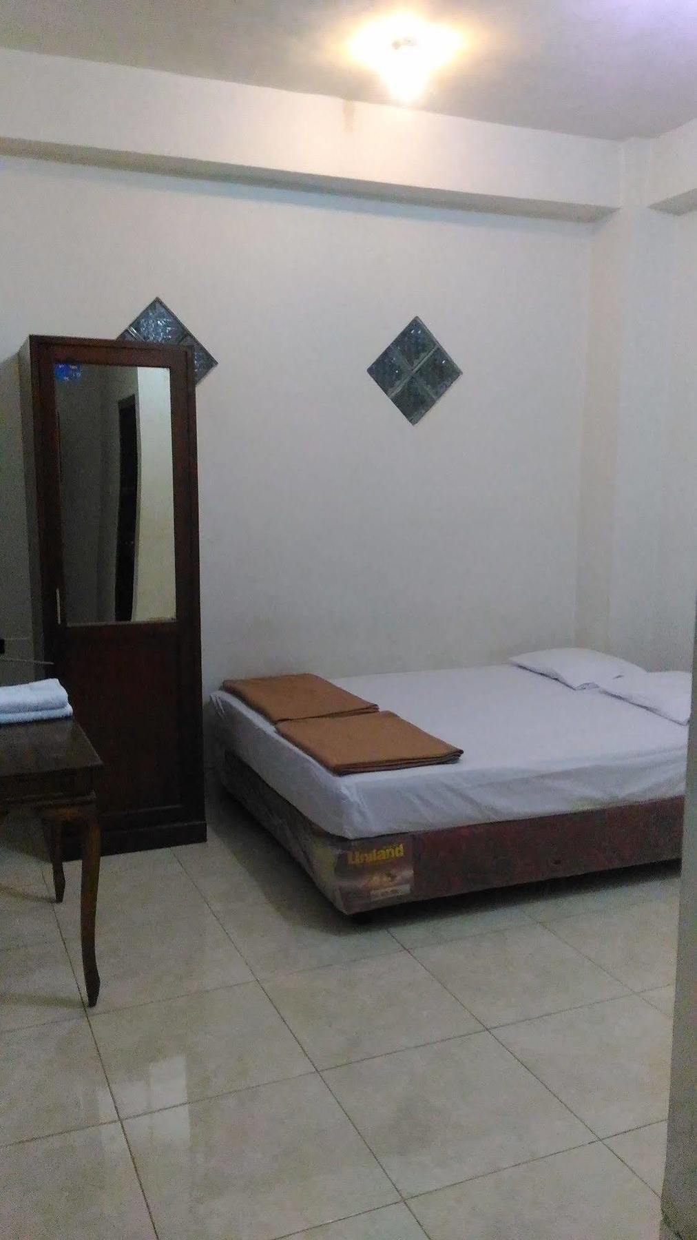 Oyo 586 Hotel Wijaya Kalasan Esterno foto