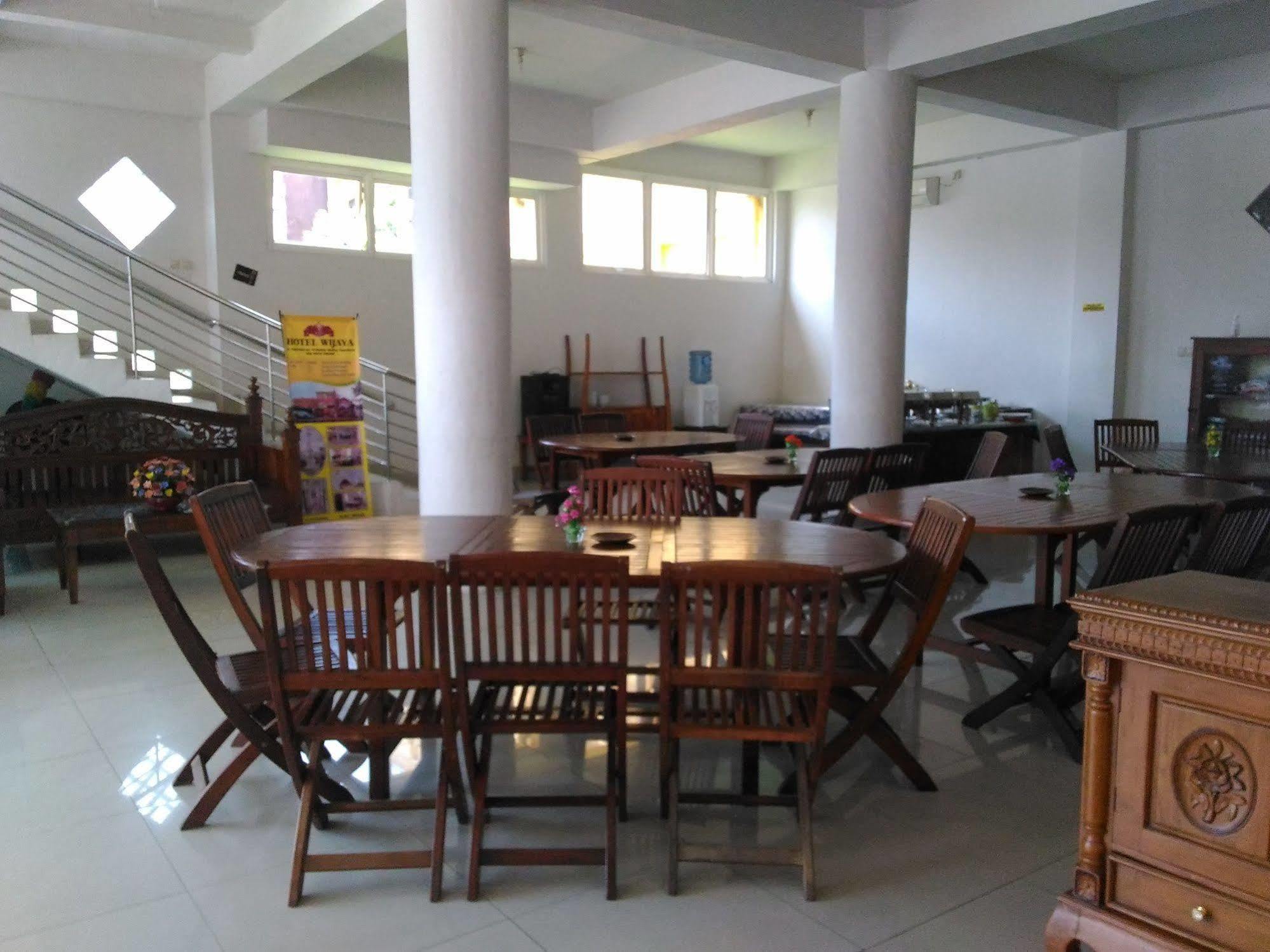 Oyo 586 Hotel Wijaya Kalasan Esterno foto